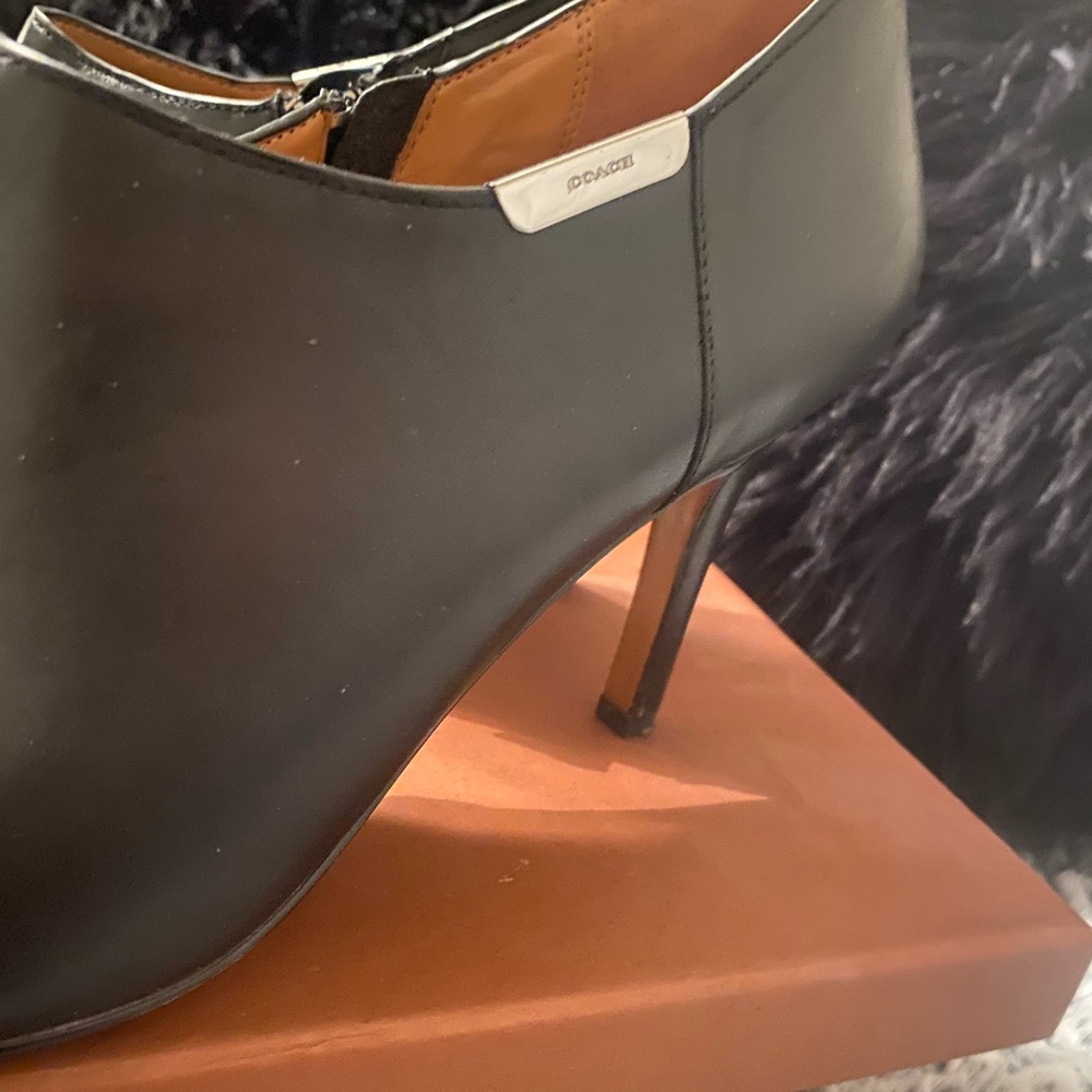 Coach black heel gentle used - Picture 3 of 3